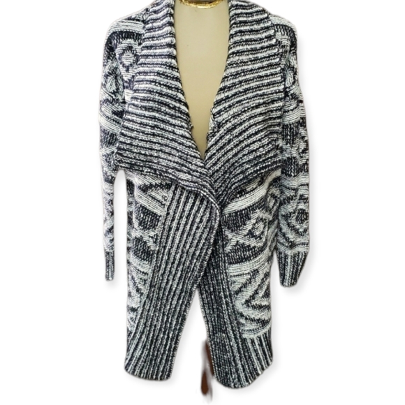 Forever 21 Sweaters - Forever 21 Cardigan Sweater Size Medium